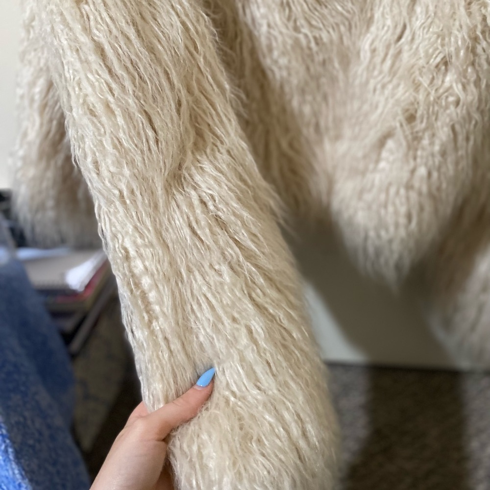 Fuzzy coat - Picture 4 of 6